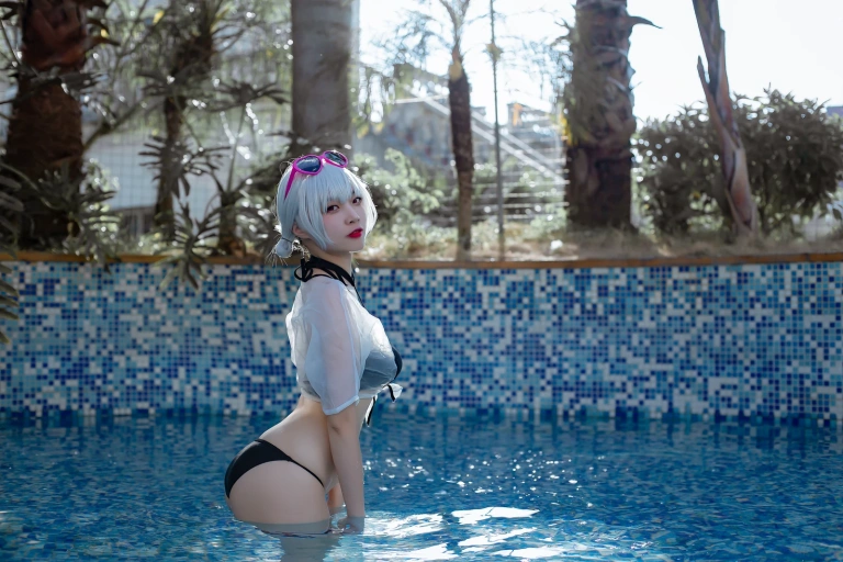 《碧蓝航线 天狼星泳装》｜二佐Nisa · 15张写真