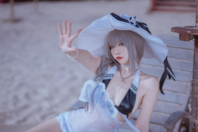 《碧蓝 天鹰泳装》｜二佐Nisa · 20张写真