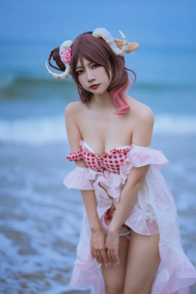 《泰拉夏日纪事 明日方舟 艾雅法拉泳装》｜二佐Nisa · 34张写真