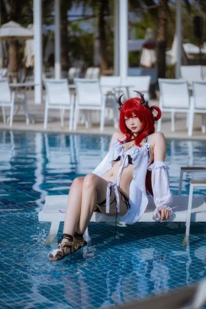 《泰拉夏日纪事 明日方舟 史尔特尔泳装》｜二佐Nisa · 40张写真