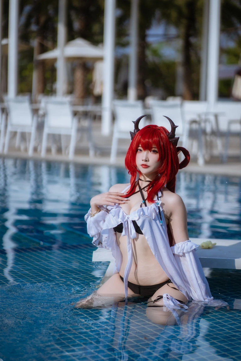 《泰拉夏日纪事 明日方舟 史尔特尔泳装》｜二佐Nisa · 40张写真