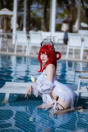 《泰拉夏日纪事 明日方舟 史尔特尔泳装》｜二佐Nisa · 40张写真