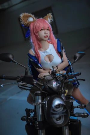 《FGO 玉藻前赛车服》｜二佐Nisa · 30张写真