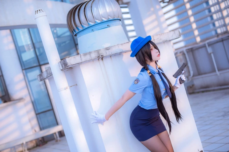 《约会大作战 狂三 女警》｜二佐Nisa · 28张写真