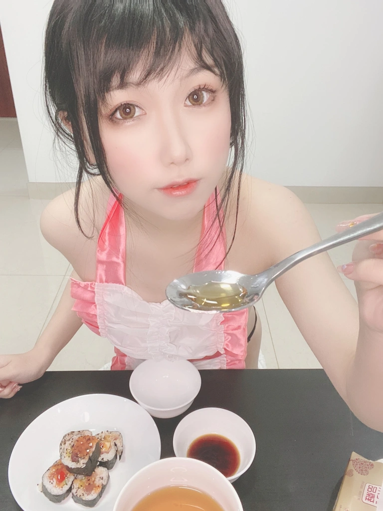 《人妻围裙》｜芋圆侑子 · 226张写真、5 个视频