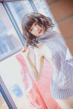 《露背毛衣》｜阿半今天很开心 · 28张写真
