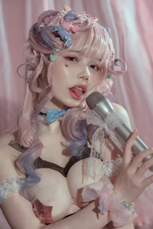 《爱豆》｜七月喵子 · 33张写真