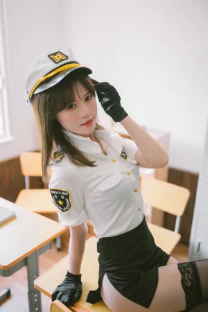 《日常女警》｜星黛鹿鹿 · 33张写真