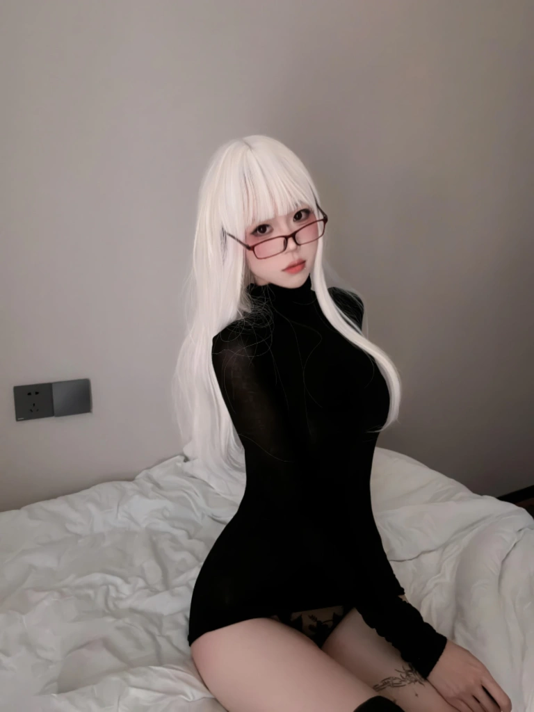 《暗夜纯白》｜麻薯好吃 · 52张写真