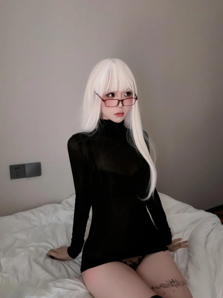 《暗夜纯白》｜麻薯好吃 · 52张写真
