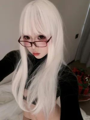 《暗夜纯白》｜麻薯好吃 · 52张写真