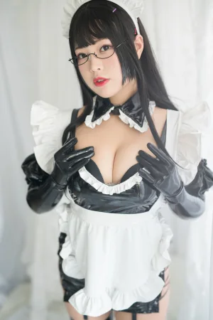 《傲娇女仆长》｜白烨 · 63张写真、18 个视频