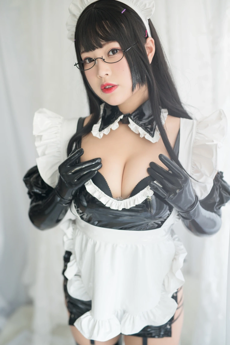 《傲娇女仆长》｜白烨 · 63张写真、18 个视频