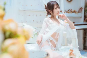 《玻璃房少女》｜香草喵露露 · 76张写真