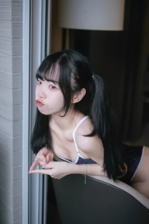 《追蹤起來 跟著🐰🐰去游泳！》｜可可小白兔 · 7张写真