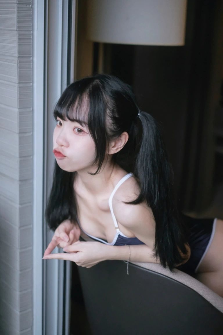 《追蹤起來 跟著🐰🐰去游泳！》｜可可小白兔 · 7张写真