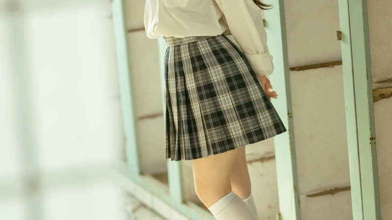 《JK》｜桃良阿宅 · 20张写真