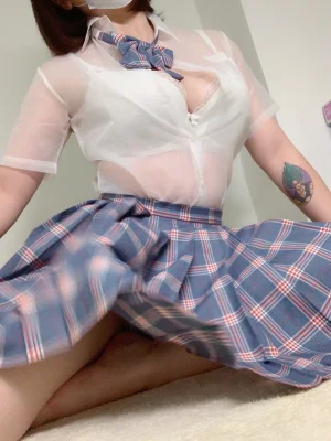 《jk透明制服自拍》｜皮皮奶 · 35张写真