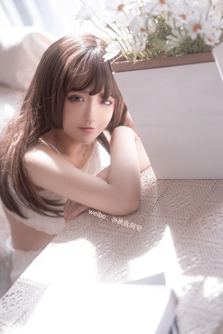《吊带》｜桃良阿宅 · 30张写真