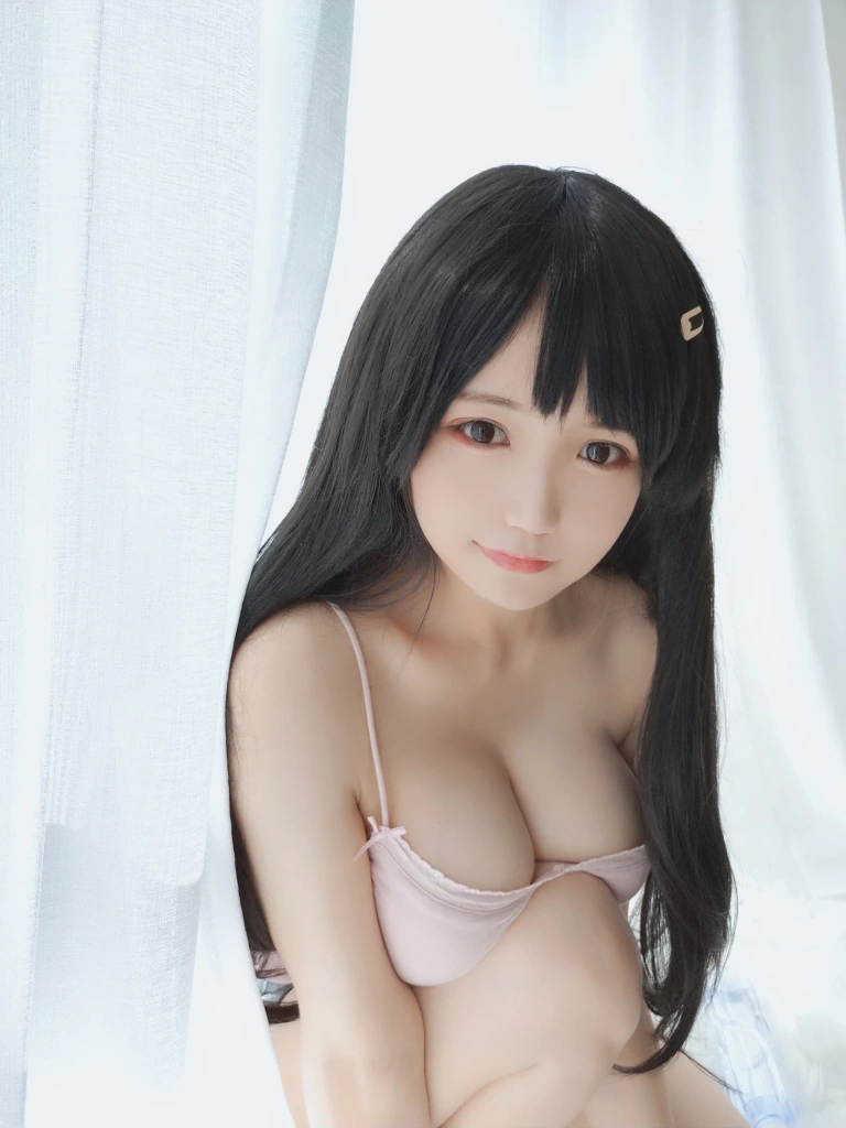 《粉色吊带》｜小仓千代 · 30张写真