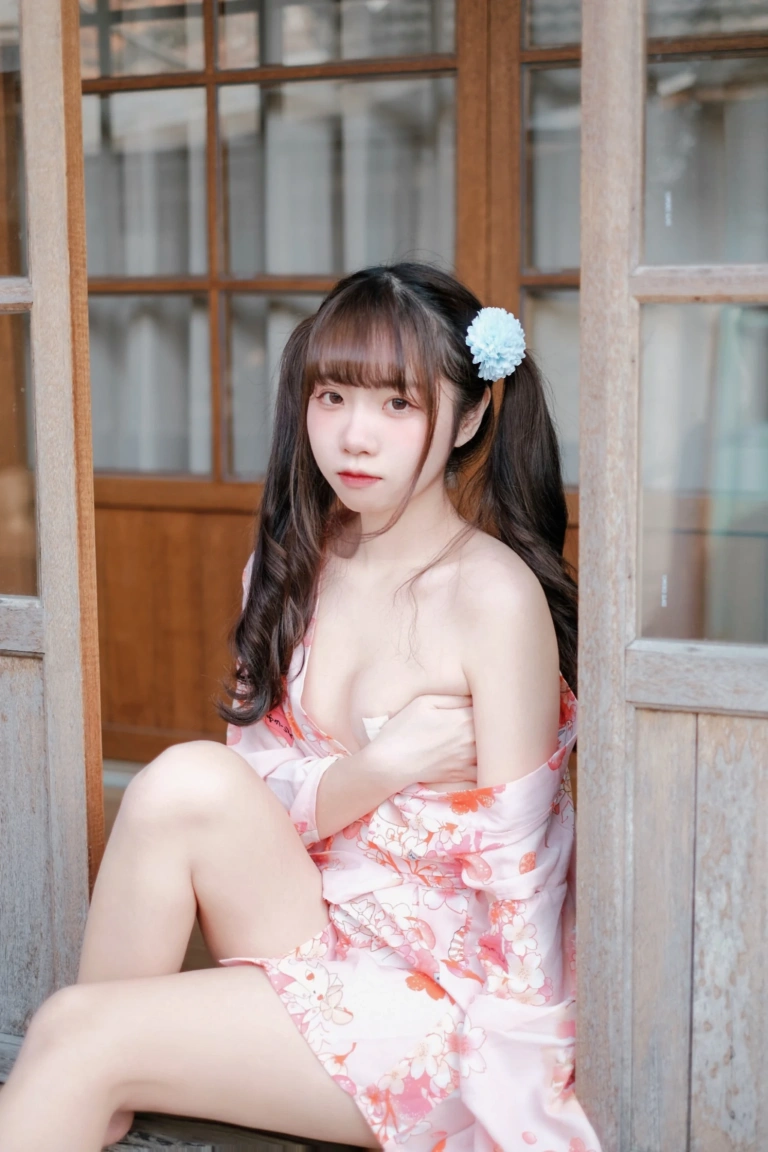 《夏日浴衣 純慾粉嫩少女🌸》｜可可小白兔 · 34张写真