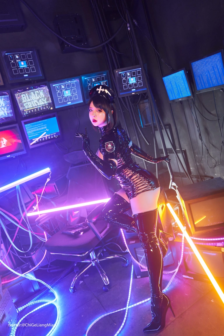 《黑暗护士》｜皮皮奶 · 40张写真
