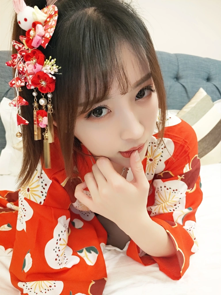 《黑丝和服》｜小女巫露娜 · 44张写真