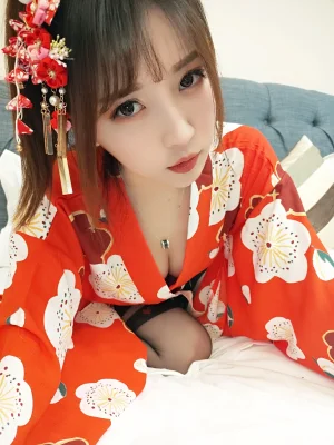 《黑丝和服》｜小女巫露娜 · 44张写真