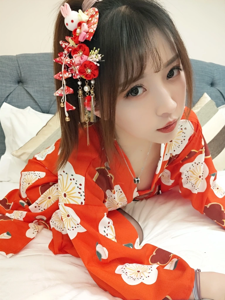 《黑丝和服》｜小女巫露娜 · 44张写真