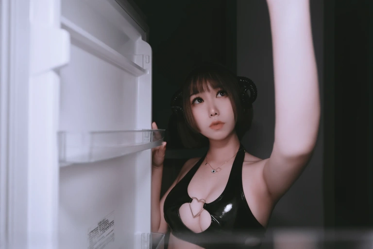 《小恶魔》｜芋圆侑子 · 9张写真
