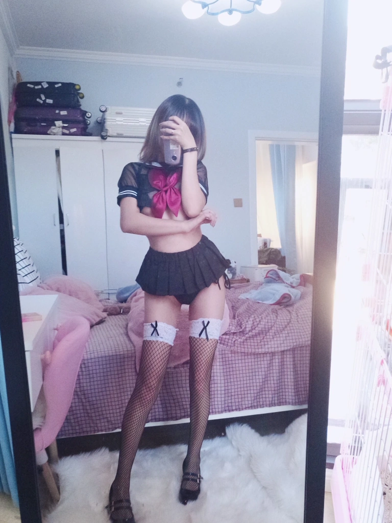 《jk黑丝》｜过期米线线喵 · 17张写真