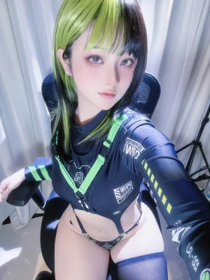《黑绿》｜屿鱼 · 24张写真