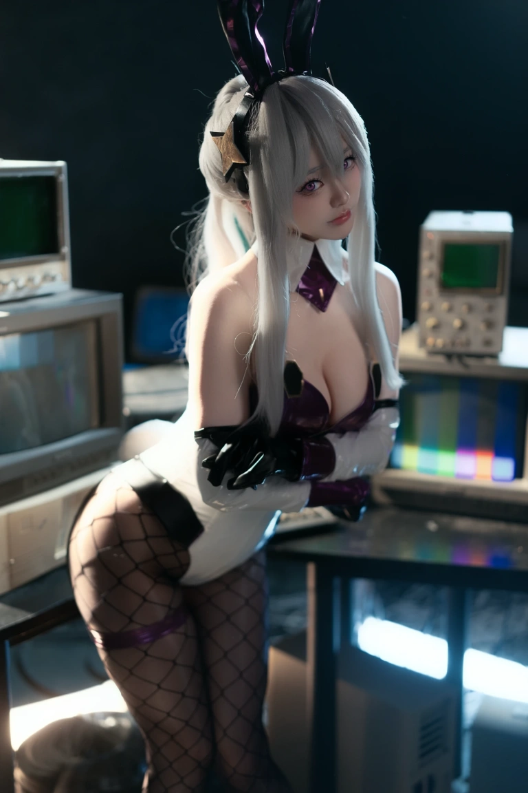 《碧蓝航线 奇尔沙治兔女郎》｜前野太太 · 43张写真、2 个视频