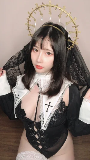《Fantia 2022年09月会员合集》｜一只废喵 · 35张写真
