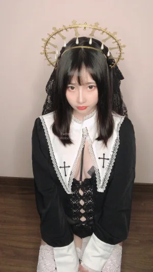 《Fantia 2022年09月会员合集》｜一只废喵 · 35张写真