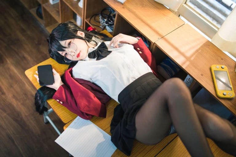 《碧蓝航线 大凤JK》｜狐玖玖 · 20张写真