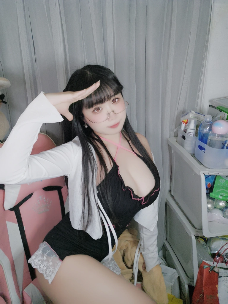 《心心眼》｜贞子蜜桃 · 10张写真、1 个视频