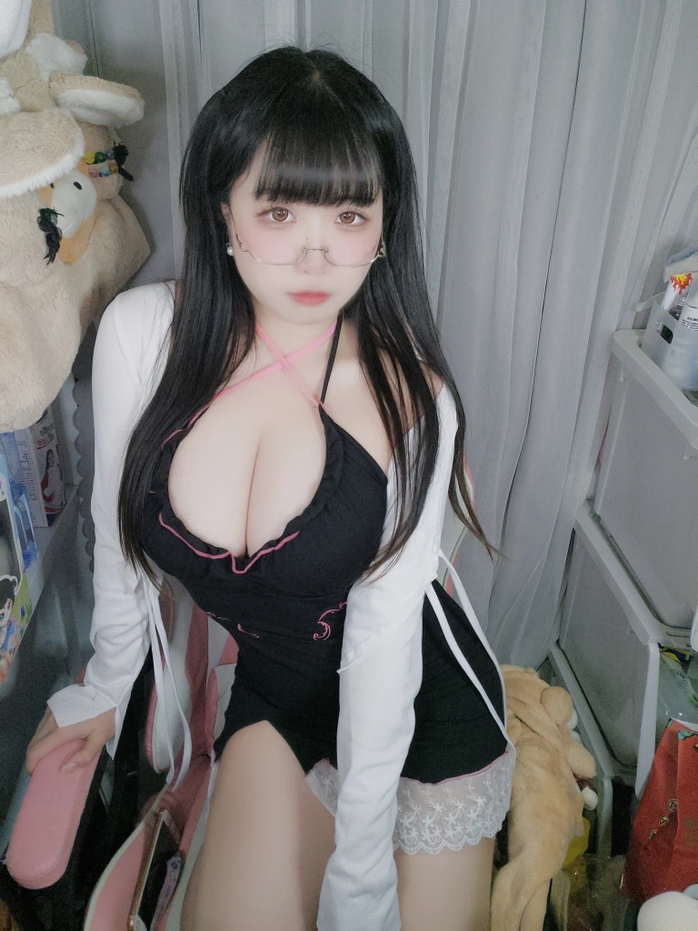 《心心眼》｜贞子蜜桃 · 10张写真、1 个视频