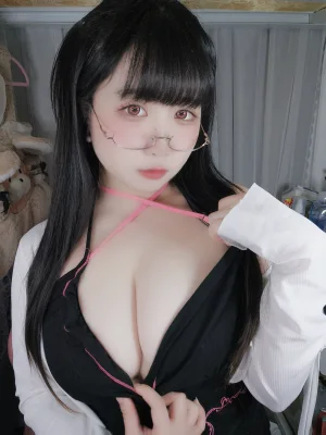 《心心眼》｜贞子蜜桃 · 10张写真、1 个视频