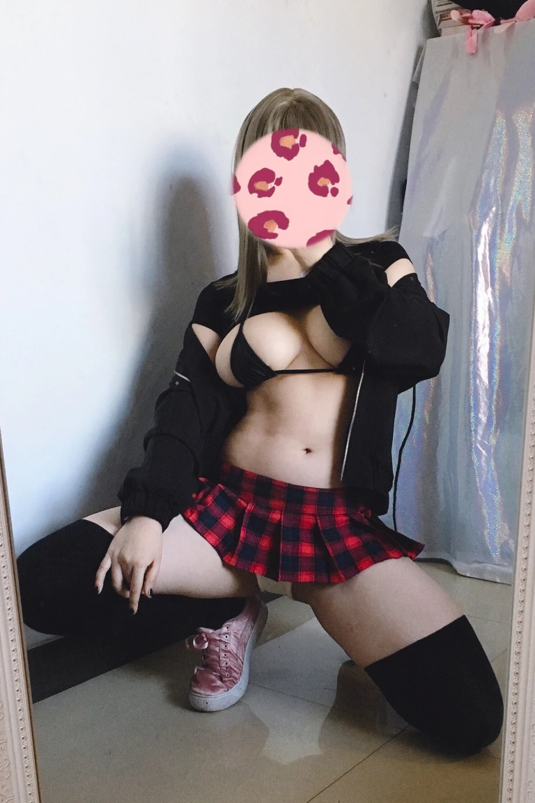 《自拍合集》｜皮皮奶 · 162张写真、13 个视频