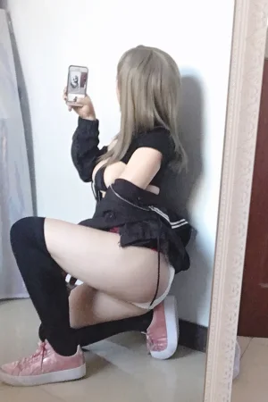 《自拍合集》｜皮皮奶 · 162张写真、13 个视频