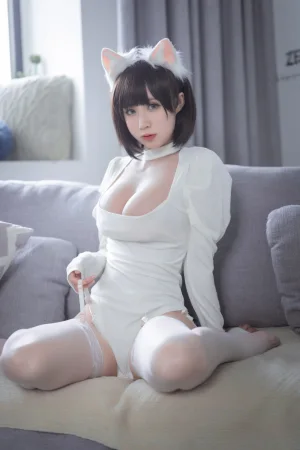《白猫白色连体衣》｜西园寺南歌 · 30张写真