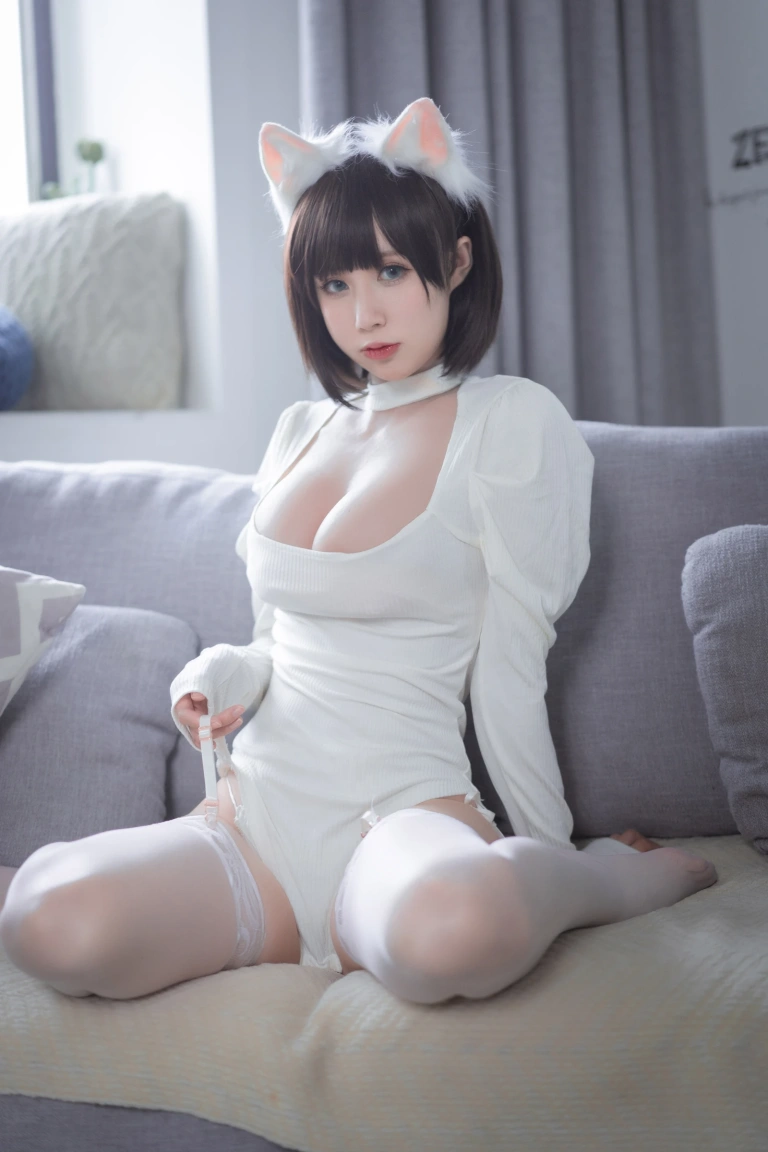 《白猫白色连体衣》｜西园寺南歌 · 30张写真