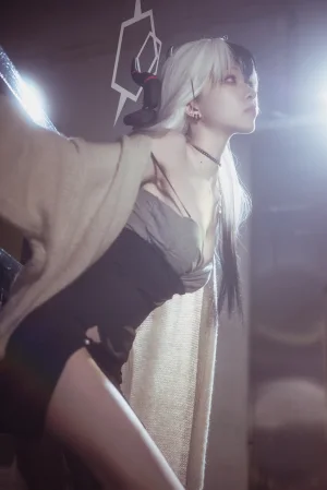 《蔚蓝档案 鬼方佳代子礼服》｜矢量鱼 · 32张写真