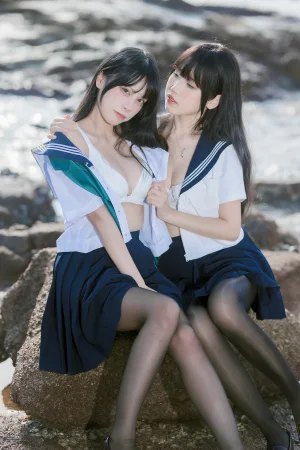 《水手服百合黑丝》｜三無人型&不呆猫 · 51张写真、1 个视频