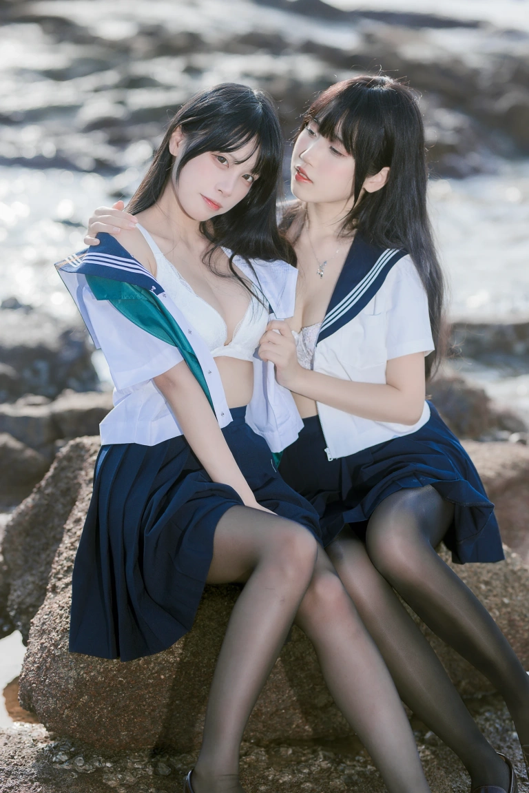 《水手服百合黑丝》｜三無人型&不呆猫 · 51张写真、1 个视频