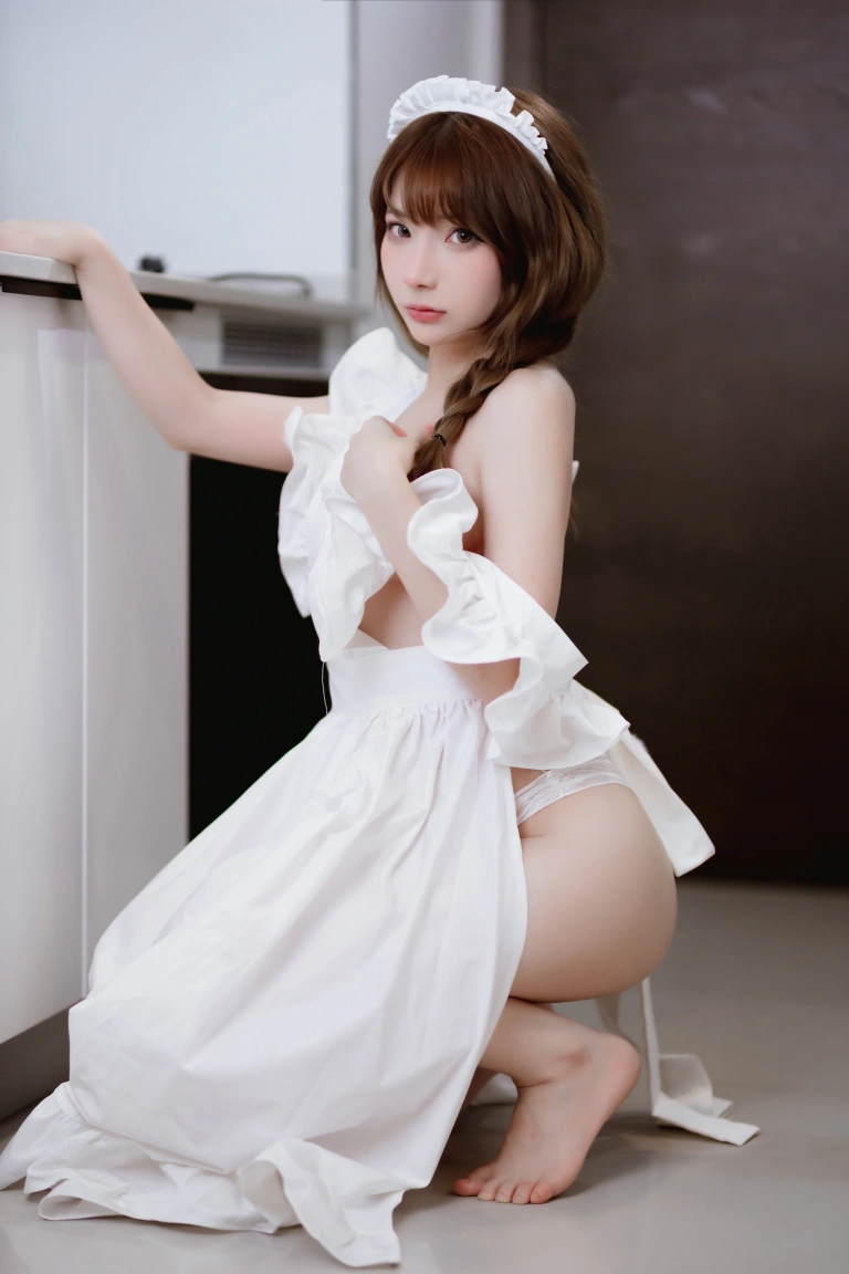 《果体围裙》｜是三不是世 · 62张写真