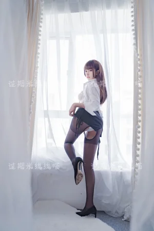 《白色ol》｜过期米线线喵 · 40张写真