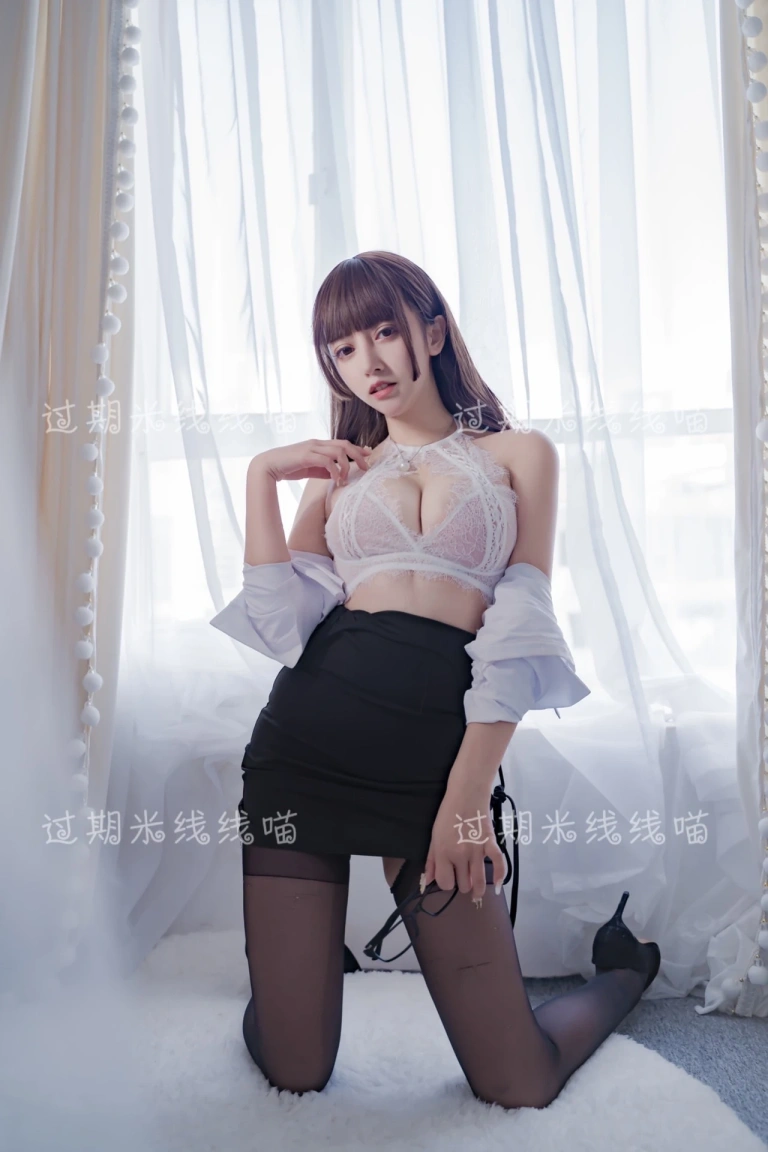 《白色ol》｜过期米线线喵 · 40张写真