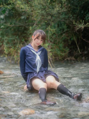 《川で水遊び》｜雫しずく · 110张写真